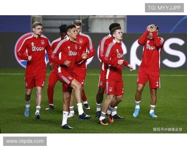 [天下足球]榜首大战 阿贾克斯力克埃因霍温.