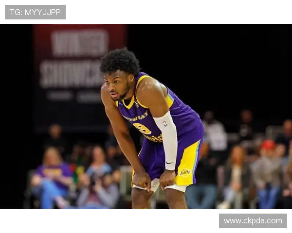 布朗尼回忆单挑老爸:篮板被扣碎 布朗尼回忆单挑老爸:篮板被扣碎