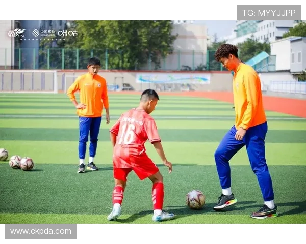 山东泰山足球俱乐部走进校园助力公益行动